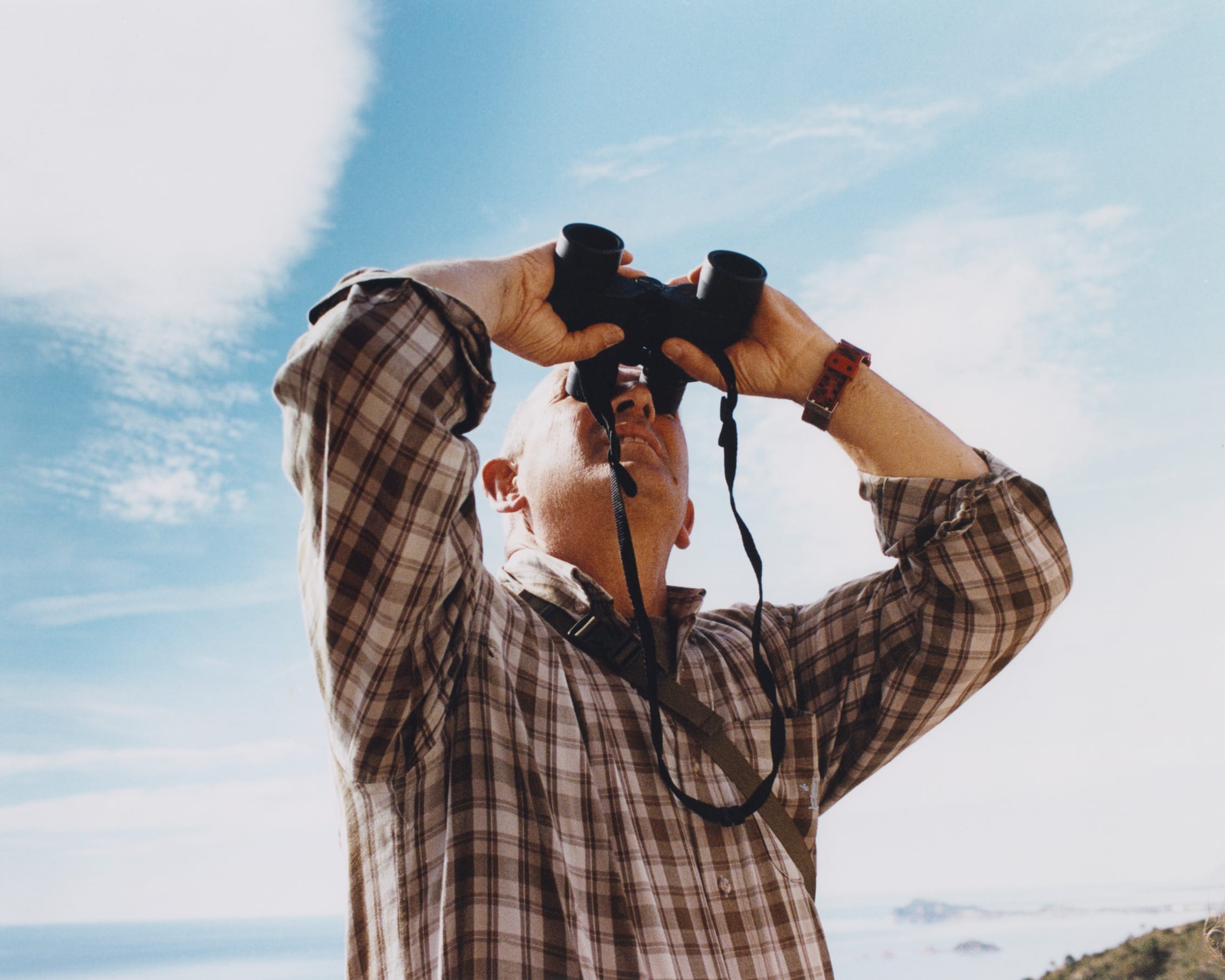 on the lookout with a binocular to find plants you can eat